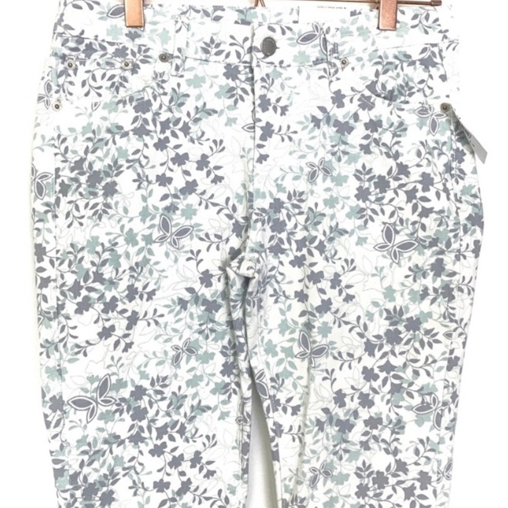 Westport Women Floral Capris
